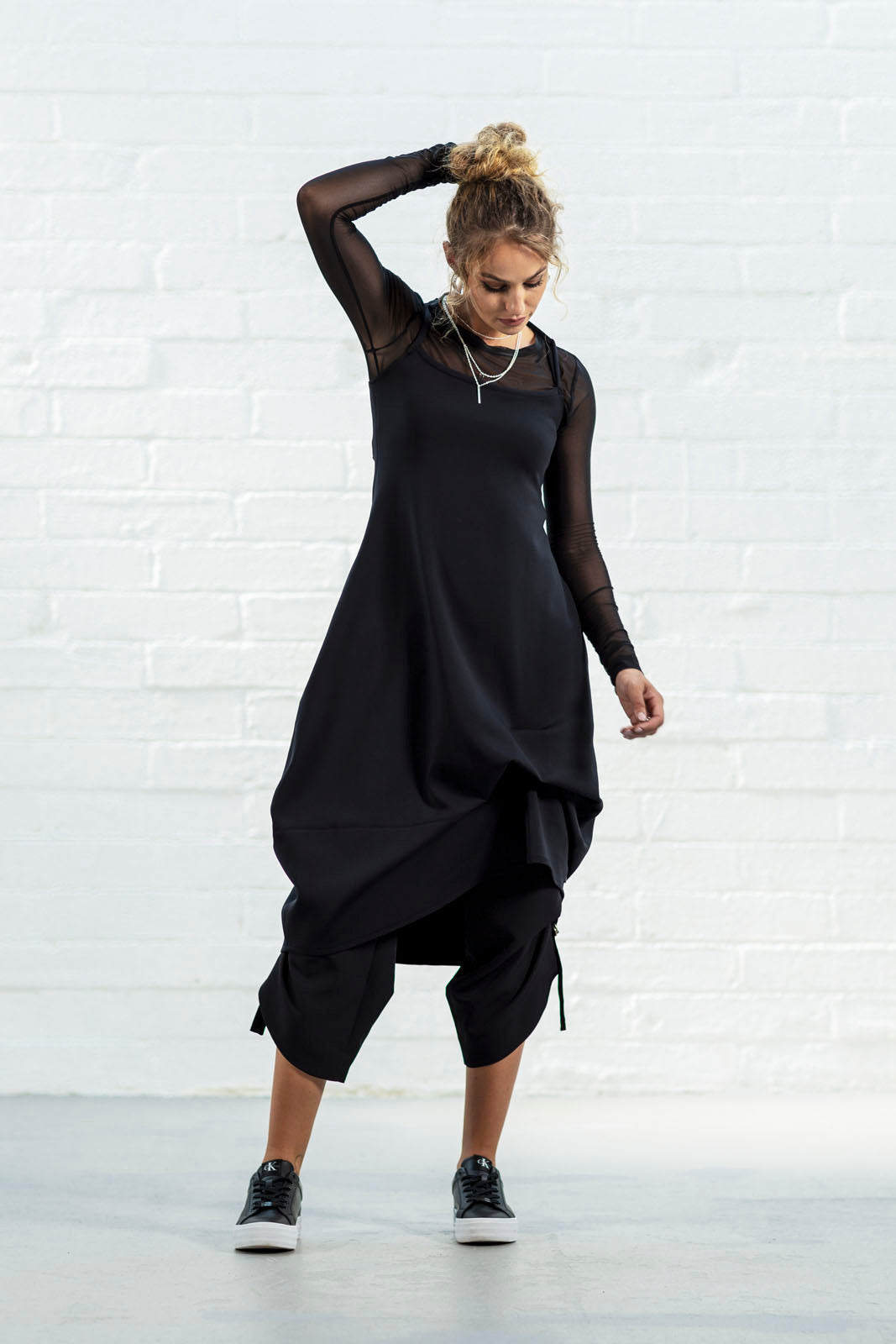 Willow Pinny Black