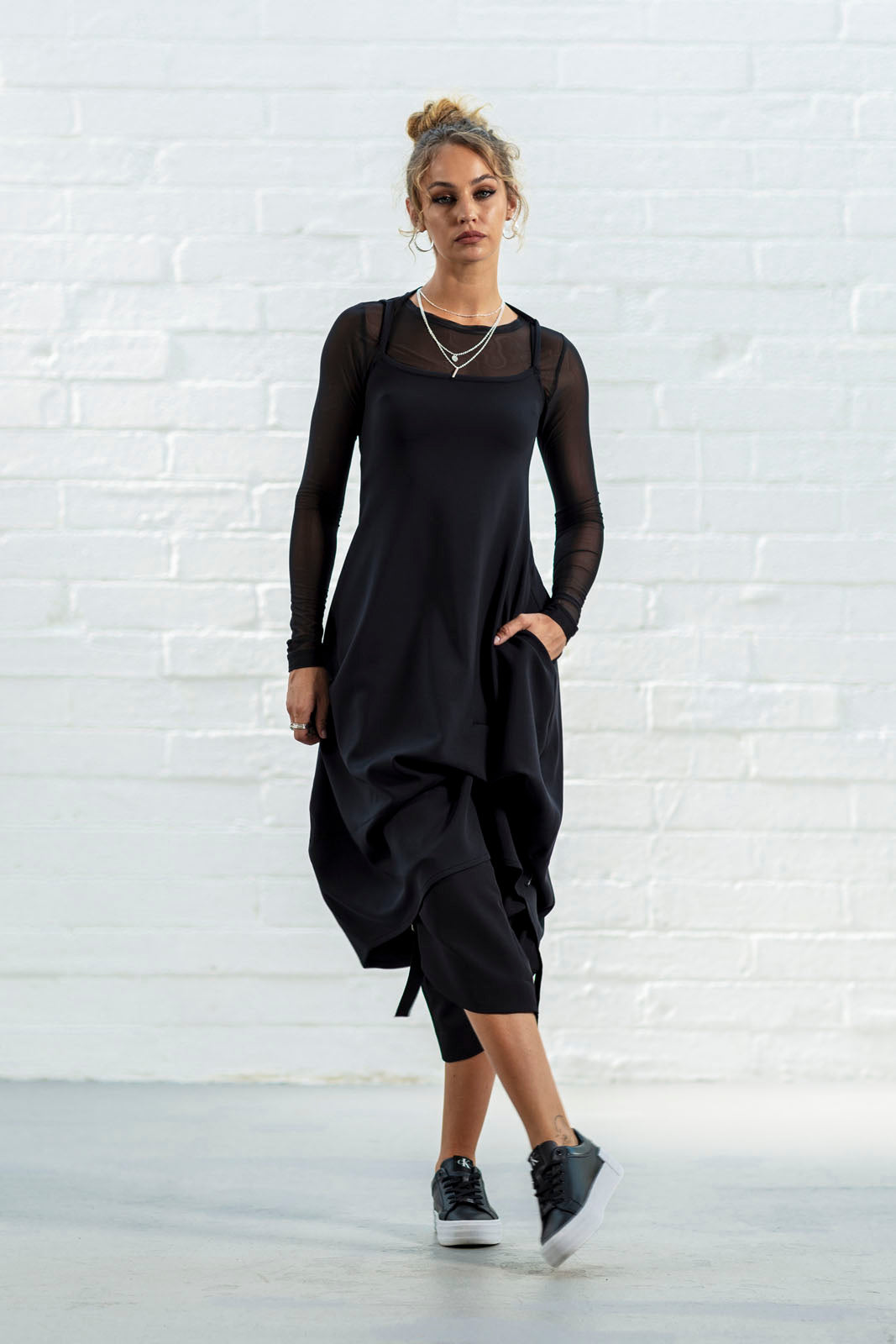 Willow Pinny Black