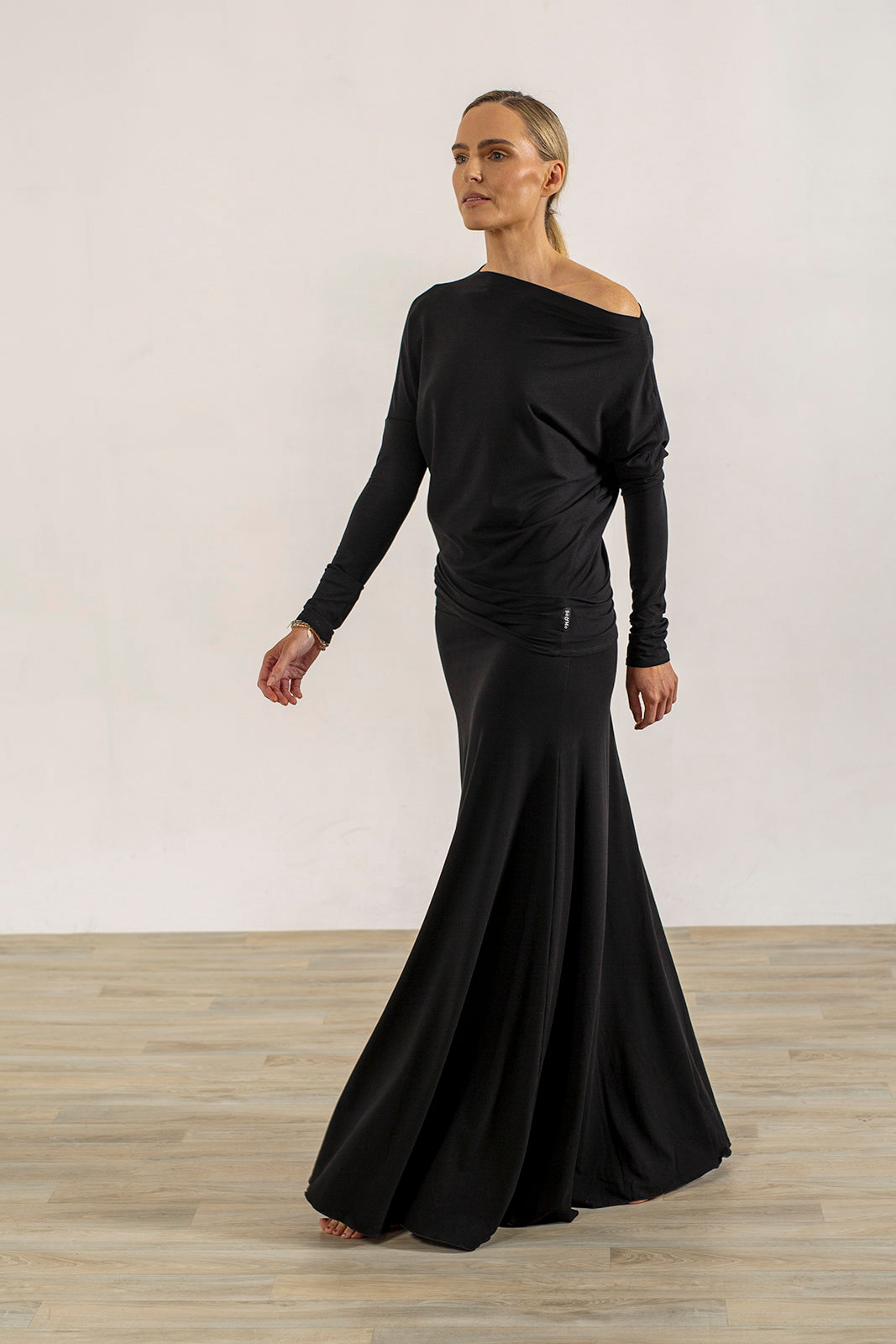 Abbe Viscose Jersey Asymetrical top (black)