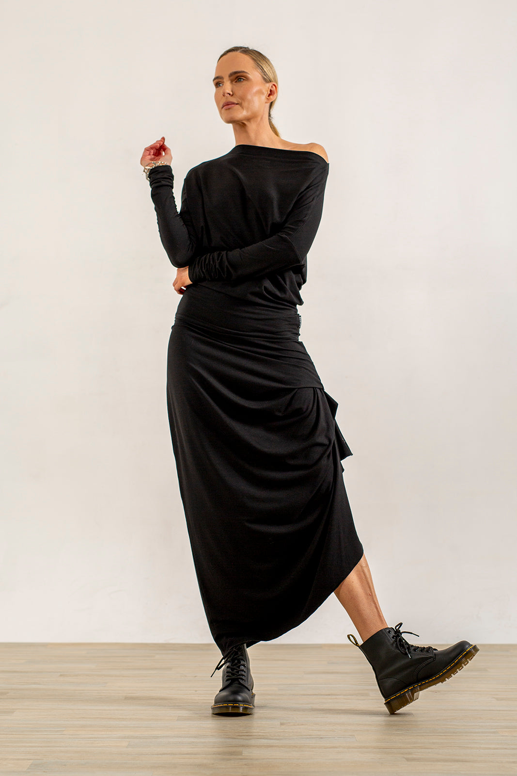 Abbe Viscose Jersey Asymetrical top (black)