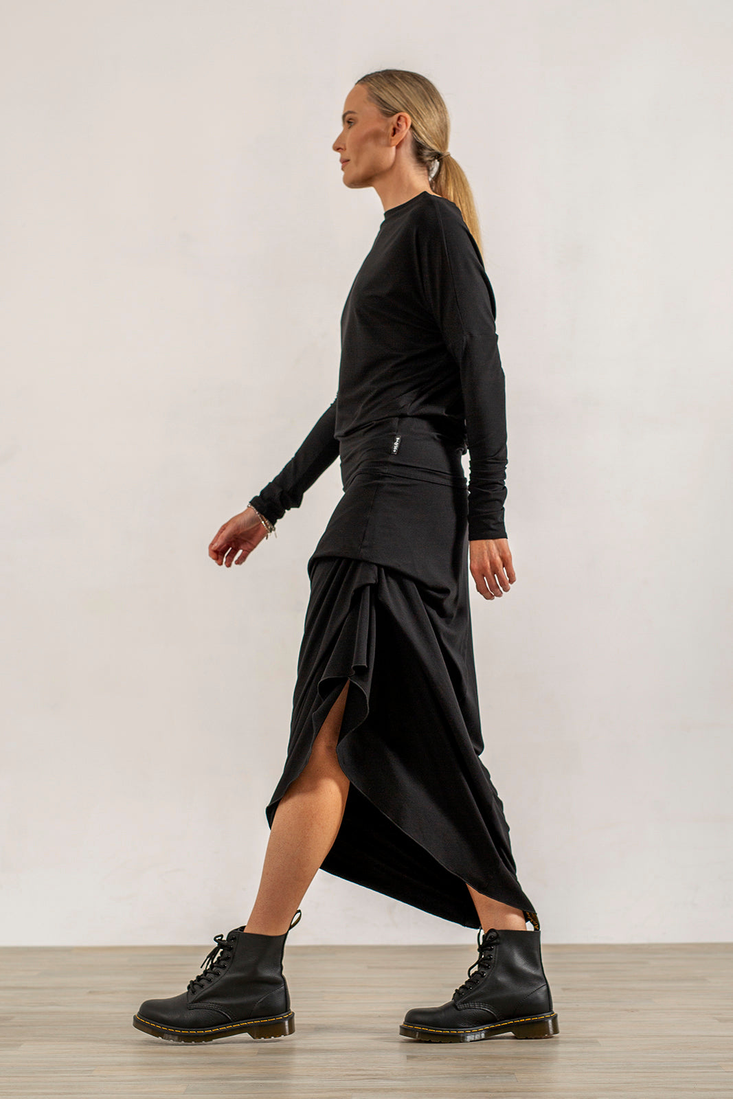 Abbe Viscose Jersey Asymetrical top (black)