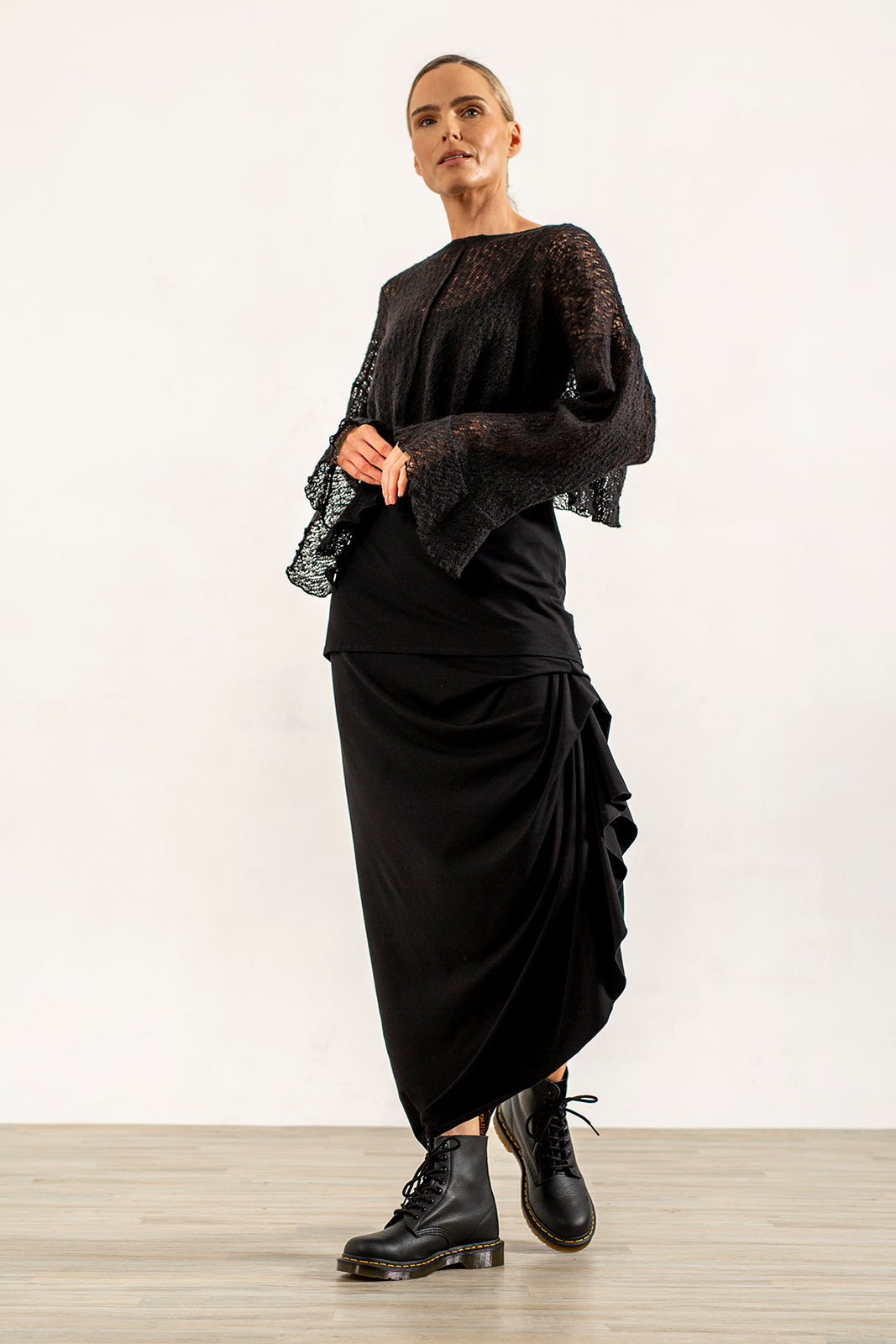 Alina Italian Wool crop jumper ( black)