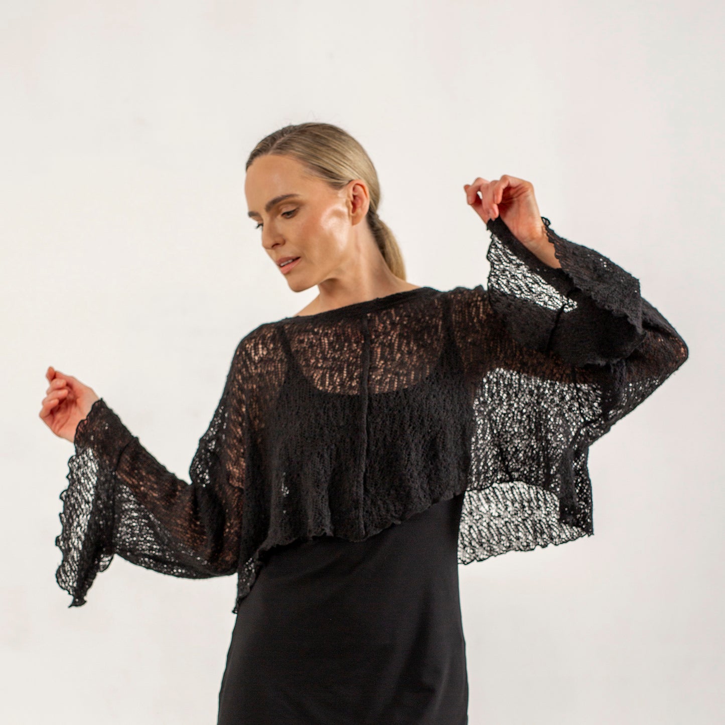 Alina Italian Wool crop jumper ( black)