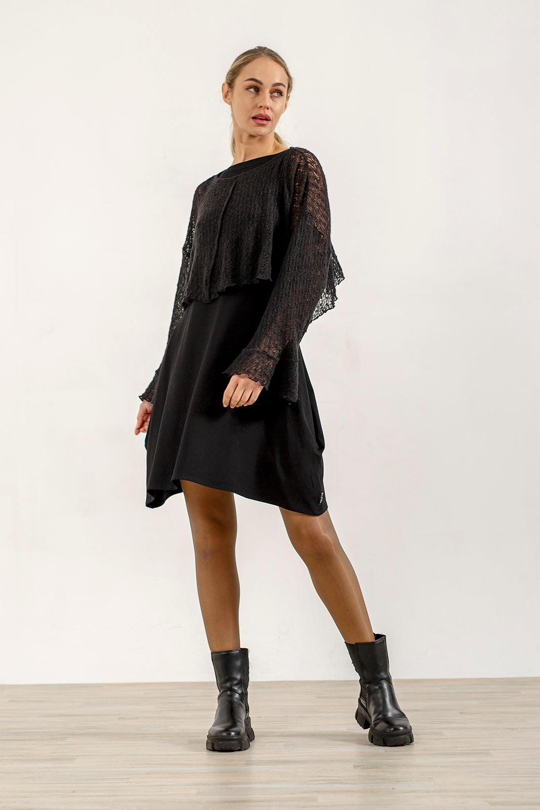 Alina Italian Wool crop jumper ( black)